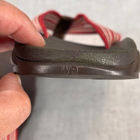 Chaco Women's Flip Flops Sandals Brown‎ With Red and White Striped Straps - Picture 8 of 10